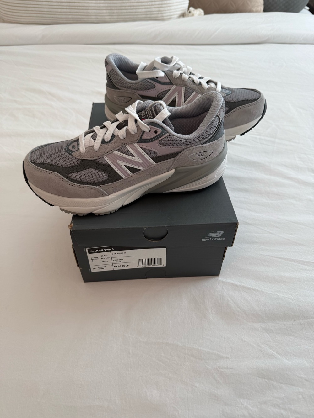 New Balance Fuelcell 990v6 youth 5 women’s 6.5 Grey